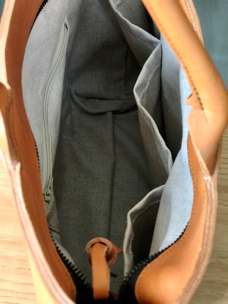 Leather tote bag with zipper and inside lining. Shoulder bag. Camel color leather. Handmade. image 4