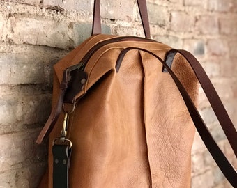 Light Brown Leather bag with zip, crossbody strap and inside lining. Bramant Bag. Soft leather purse/crossbody bag/messenger