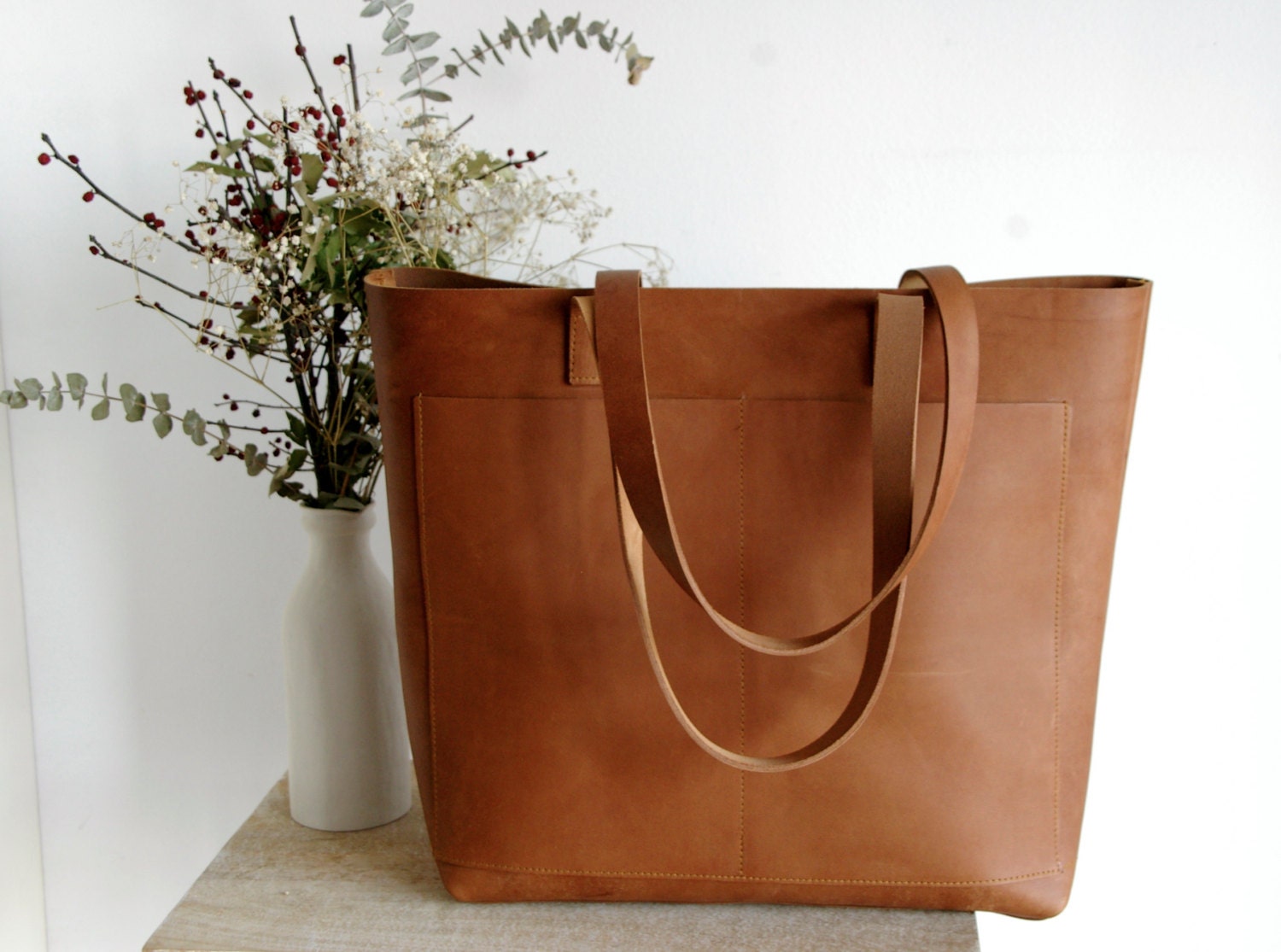 Oversized Camel Leather tote bag with outside pockets. Cap ...