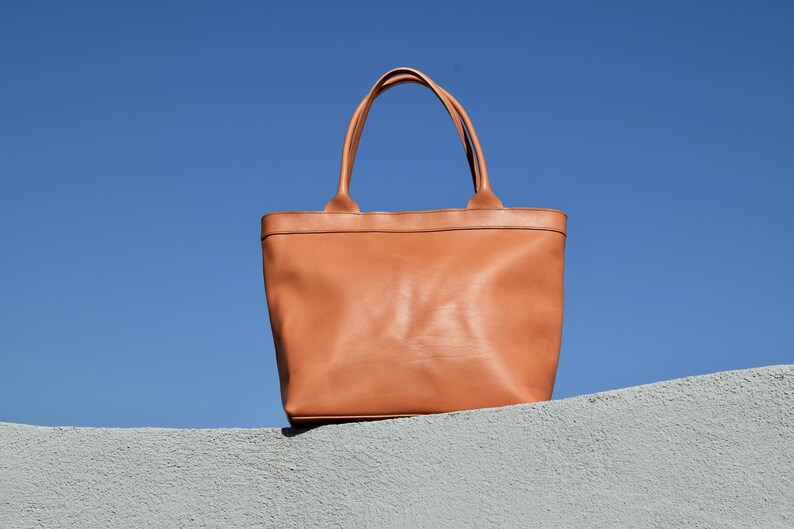 Leather tote bag with zipper and inside lining. Shoulder bag. Camel color leather. Handmade. image 7