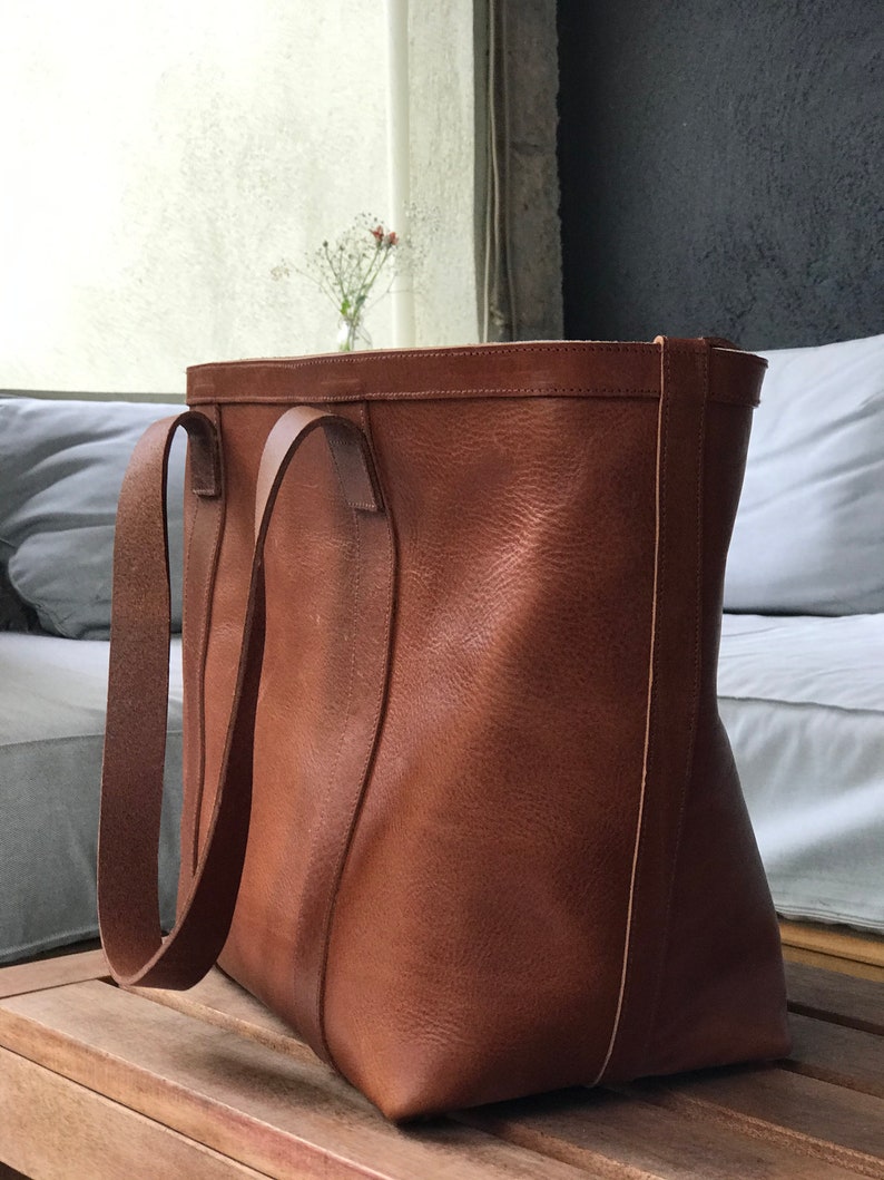 Oversized Cognac Leather bag with zipper and inside lining. Rocabruna leather bag in tan leather. Classy Diaper and work bag. Handmade. image 8