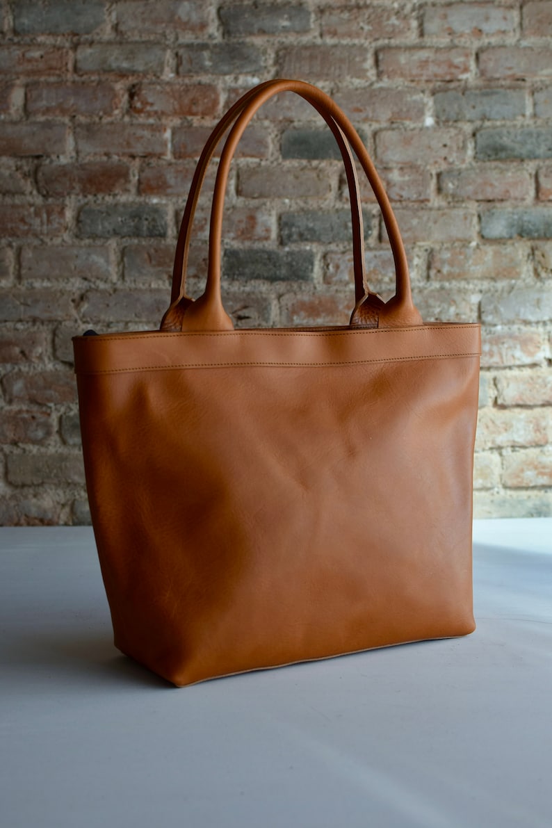 Leather tote bag with zipper and inside lining. Shoulder bag. Camel color leather. Handmade. image 9