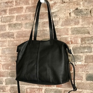 Black Leather bag with zip, crossbody strap and inside lining. New collection: Bramant Bag. Soft leather purse/crossbody bag/messenger