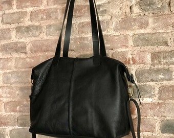 Black Leather bag with zip, crossbody strap and inside lining. New collection: Bramant Bag. Soft leather purse/crossbody bag/messenger