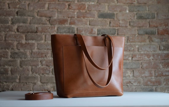 Oversized Camel Leather tote bag. The Oversized size of the Cap Sa