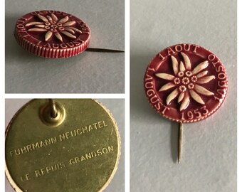 Fuhrmann Neuchatel Swiss National Day Ceramic Edelweiss Lapel Pin, 1 August 1953