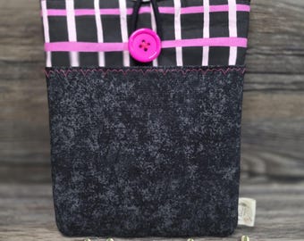 Funda para Kindle con estampado de cuadros rosas y negros y forro interior picante oculto / Funda para lector electrónico con cierre de botón hecha a mano / Regalo para amantes de los libros