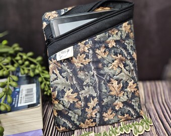 Funda para Kindle con diseño de camuflaje y ciervo, acolchada y con cremallera