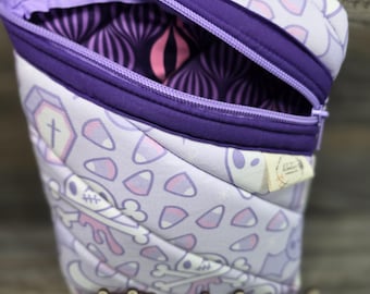 Funda acolchada para Kindle con diseño de fantasmas y murciélagos / Funda para Kindle con cremallera / Funda para lector electrónico hecha a mano con temática de Halloween / Regalo para amantes de los libros
