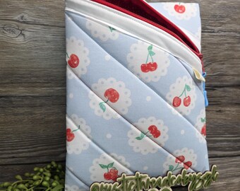 Funda acolchada para tablet con diseño de cerezas: funda protectora acolchada con forro rojo, bonita funda retro con diseño de cerezas, funda para tablet hecha a mano.