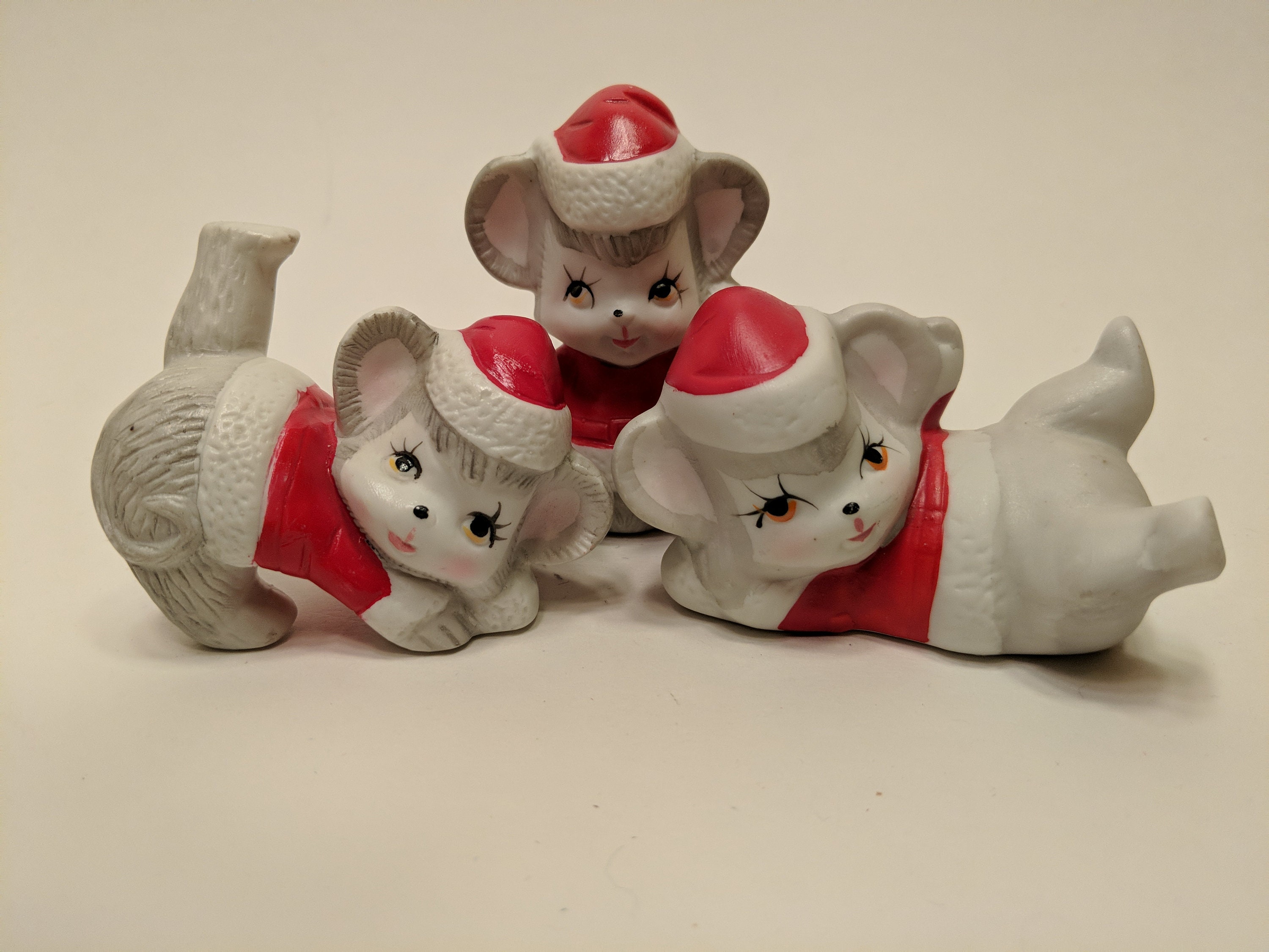 Christmas Mice Figurines - gk8bqhv