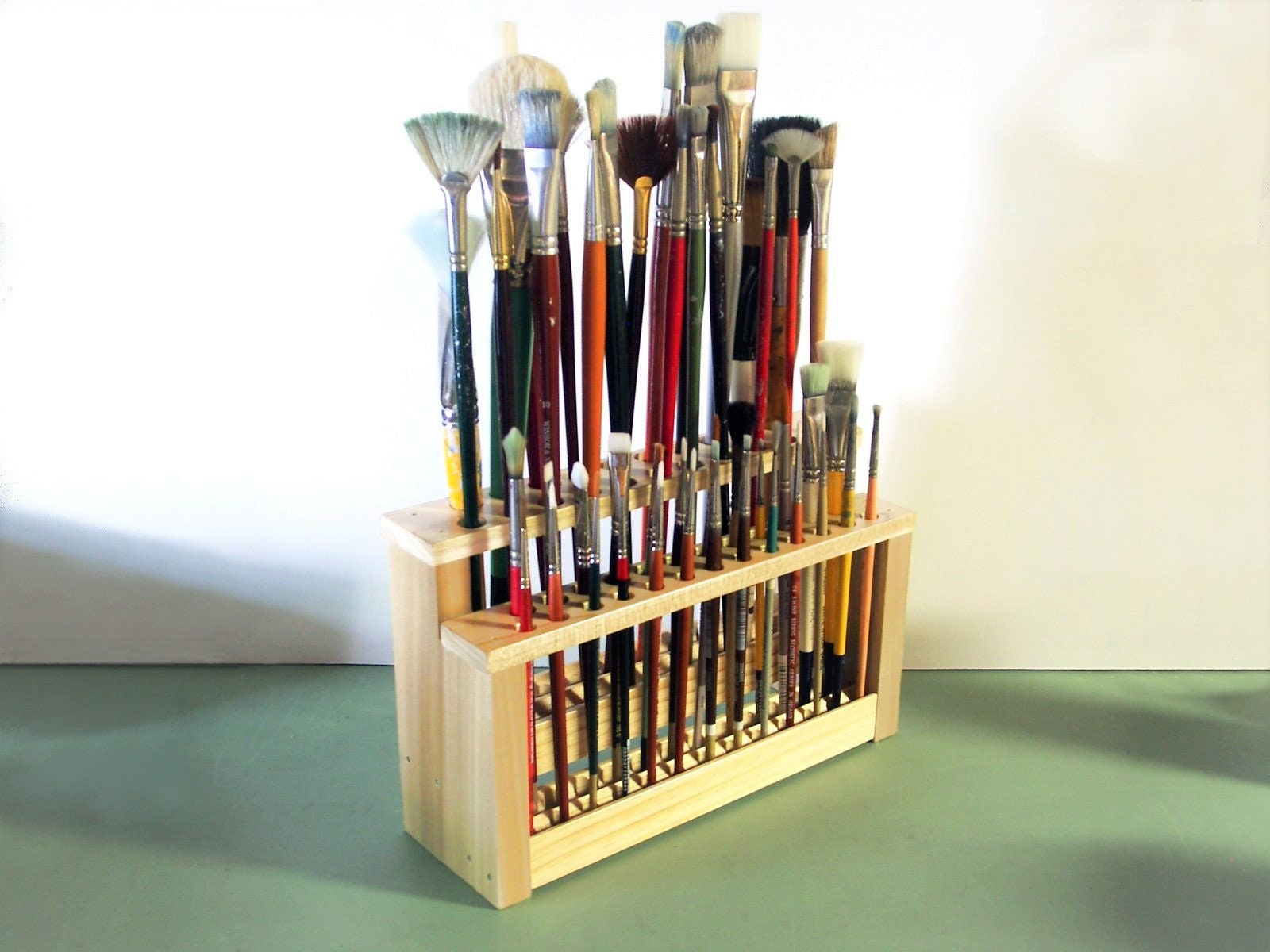 Artist Paint Brush Holder, Paint Brush Organizer, 67 Holes Wooden Paint Brush Holder Stand, Desk Watercolor Brush Organizer, Desk Paintbrush Holding