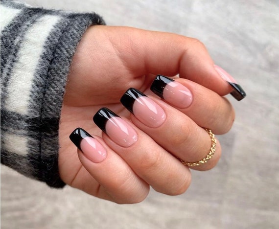 Black nails with one different color hot sale