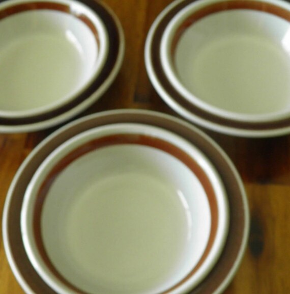 Arabia Finland Ulla Procope Anemone Pattern Rosemarin Plate--1970s--8 Diameter x 34 Deep--GREAT Condition Brown