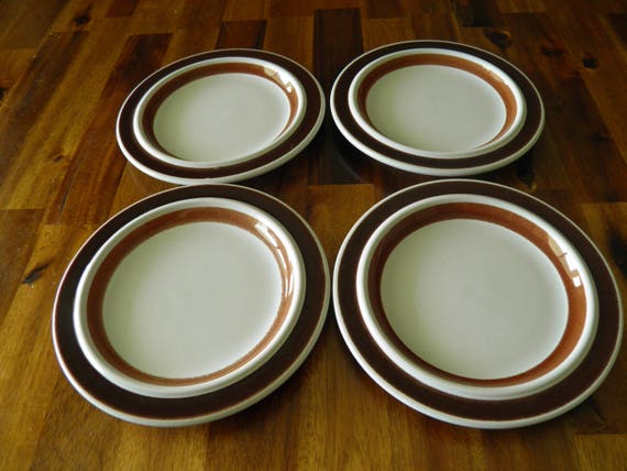 Arabia Finland Ulla Procope Anemone Pattern Rosemarin Plate--1970s--8 Diameter x 34 Deep--GREAT Condition Brown