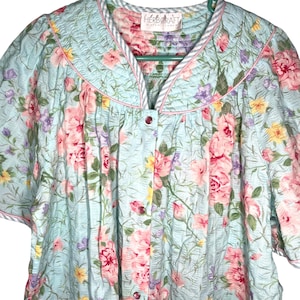 Vintage Herbcraft Stan Herman Floral Seersucker Housecoat Snap Front Robe