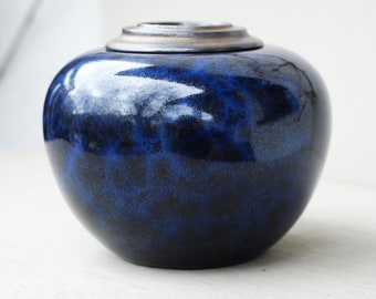 Medium size urn, urn for dog, cremation urn, decorative urn, pottery urn for ashes.