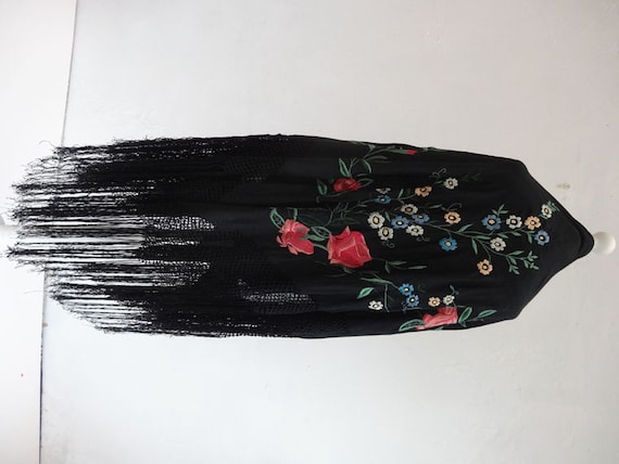 30's Silk Shawl. Carmen.