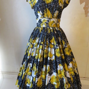 50&#39;s dress. Goldfinch.