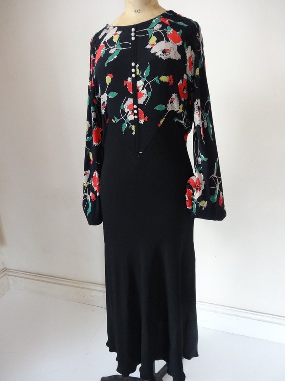 30's Dress. Elegance.