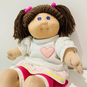 1983 Cabbage Patch Doll, Brown Hair, Violet Eyes, Original Clothes, Dimple