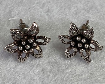 Vintage Silver Tone Flower Daisy Pierced Stud Earrings