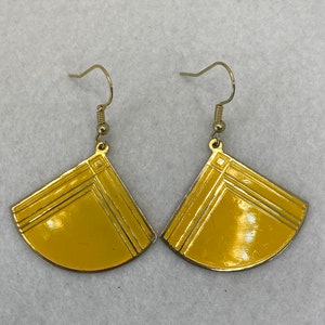 Vintage Art Deco Emaille Ohrringe: Senfgelb & Gold Ton