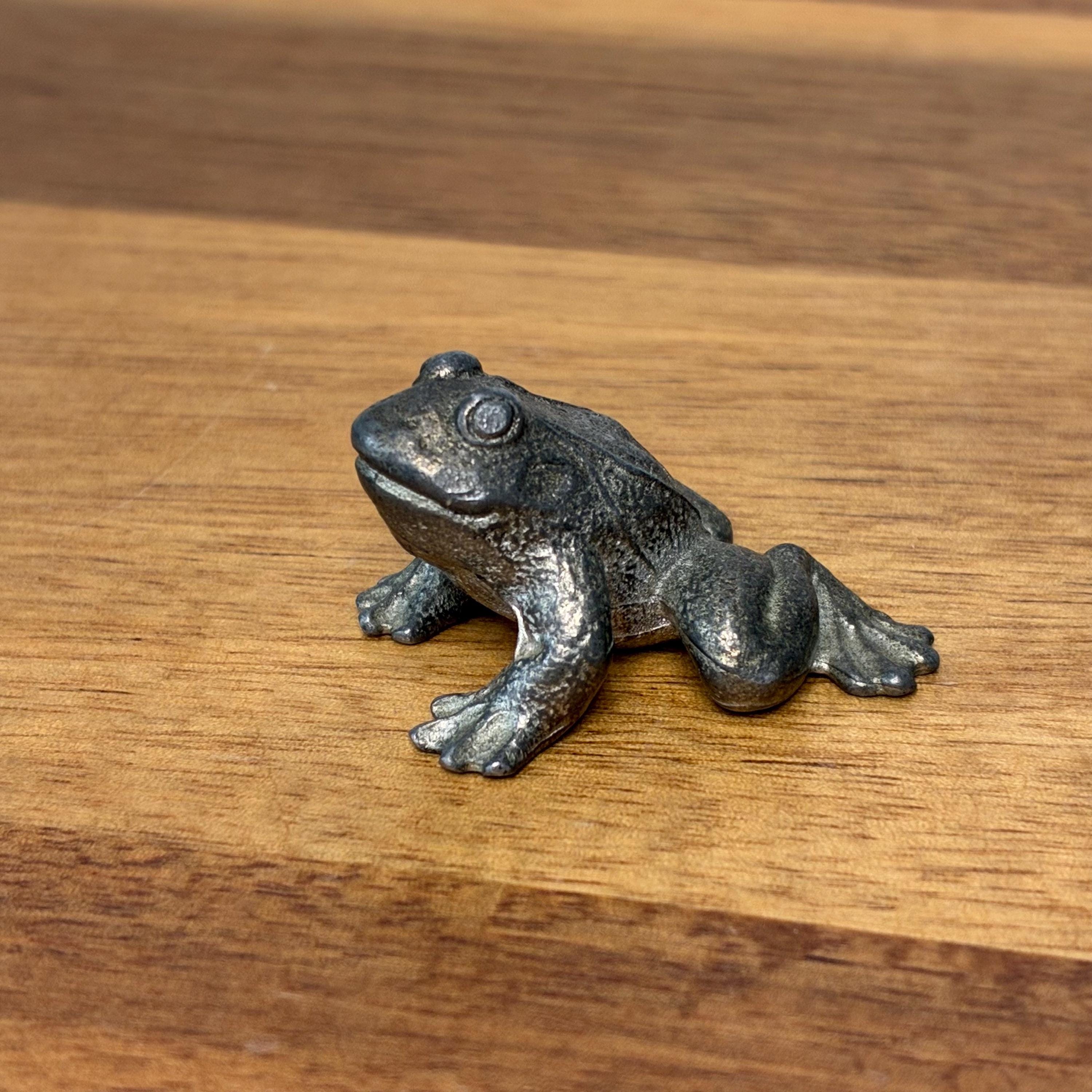ヴィンテージ ミニ シルバーカラー カエルの置物カエルの像