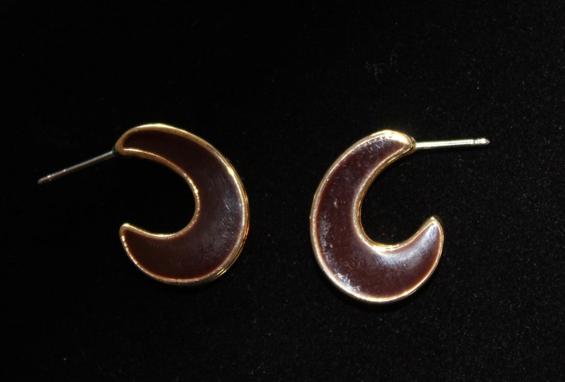 Avon Brown And Cream Enamel Reversible Pierced Earrings
