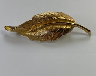 Vintage Gold Tone Leaf Feather Foliage Floral Avon Brooch Pin 1980's Jewellery