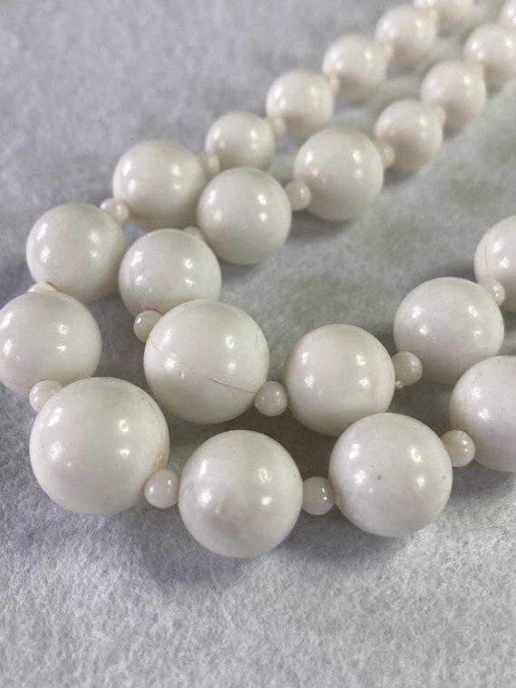 Vintage Two Strand White Marbled Plastic Beaded C… - image 4