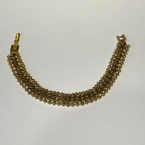 Vintage Monet Chunky Curb Speciality Chain Bracelet...Gold Tone Chain Link Bracelet...Unique Vintage Gold Tone Bracelet...Retro Chunky Chain