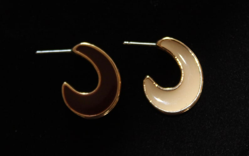 Avon Brown And Cream Enamel Reversible Pierced Earrings