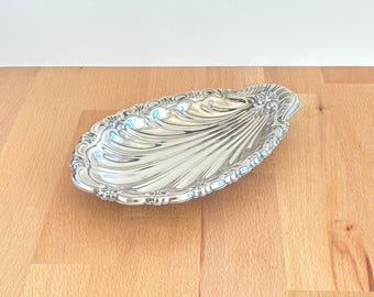Piatto vintage in argento placcato con piedini a forma di conchiglia...Portagioie con decorazioni in foglia d'argento...Art Nouveau...Portagioie...Ciotola in argento...Vassoio con decorazioni a rilievo Catchall