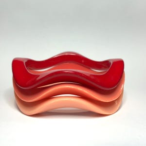 Vintage Set Of 3 Plastic Bangles...Made In Hong Kong Scalloped Nesting Bangles...Red Pink Peach Vintage Plastic Bangles...Stunning Colours