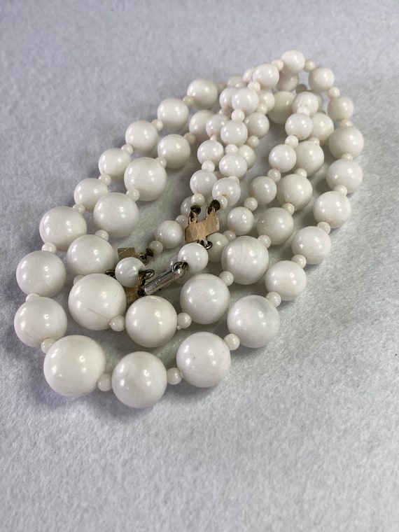 Vintage Two Strand White Marbled Plastic Beaded C… - image 5