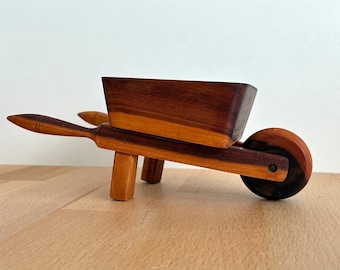 Vintage Schubkarren-Pflanzgefäß...Kerzenhalter aus massivem Holz...Skurrile Wohndekoration...Handgedrechseltes australisches Holz