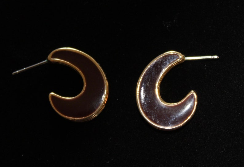 Avon Brown And Cream Enamel Reversible Pierced Earrings
