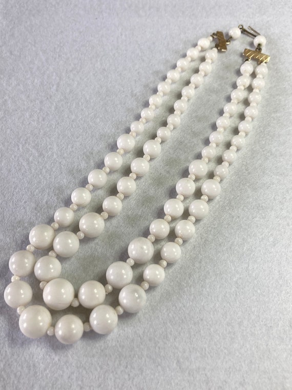 Vintage Two Strand White Marbled Plastic Beaded C… - image 2