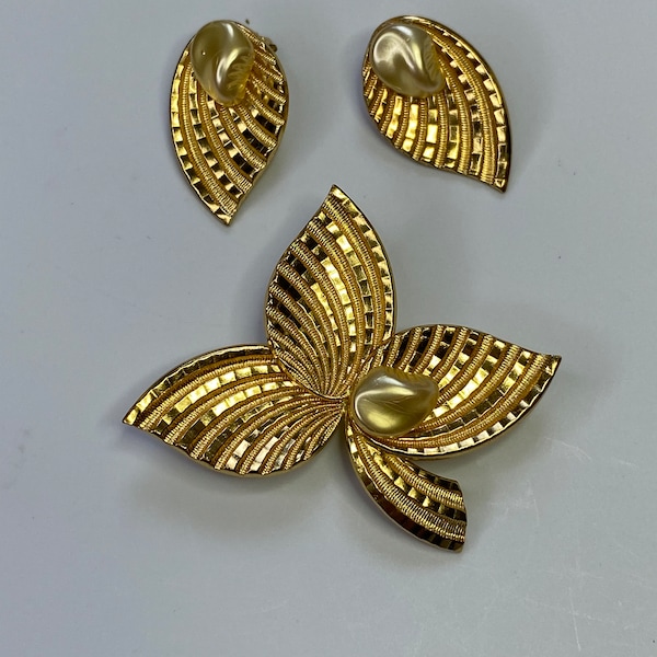 Vintage Gold Tone Faux Pearl 1950's Matching Earring And Brooch Jewellery Set Shell Clam Fan Floral Leaf Retro Unique