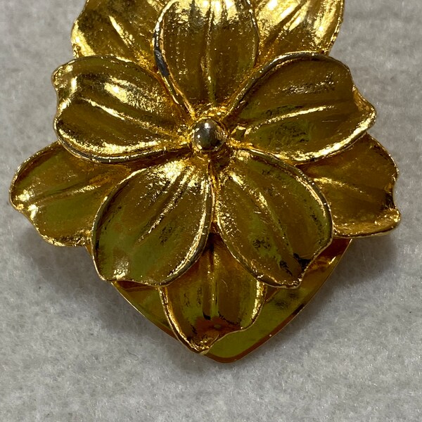 Vintage Gold Tone Flower Tropical Floral Scarf Clip Neckerchief Slide