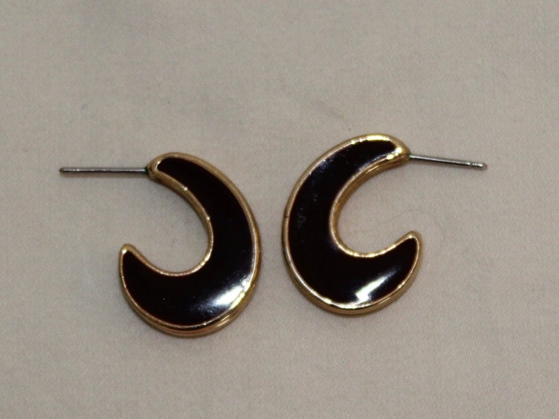 Avon Brown And Cream Enamel Reversible Pierced Earrings
