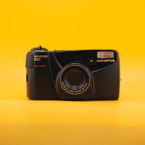 Vintage Olympus Superzoom 800 35mm Point and Shoot Film Camera