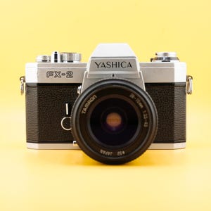 Vintage Yashica FX-2 35 mm SLR Film Kamera mit Tamron 28-70 mm F3.5-4.5 Objektiv