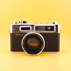 Vintage Yashica Electro 35 35mm Rangefinder Camera