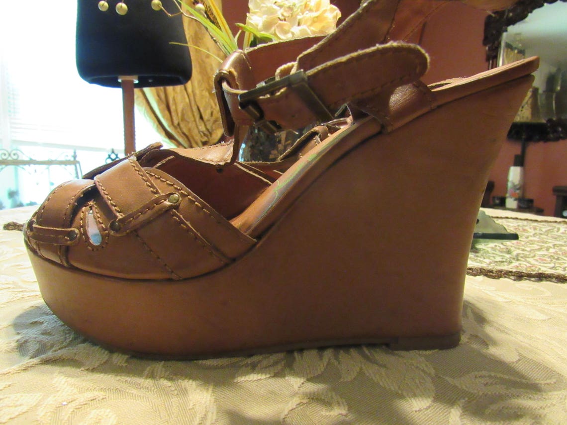size 7 tan wedges