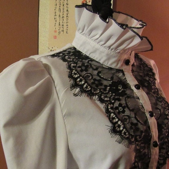 Victorian White Blouse w. Black Lace - XLP