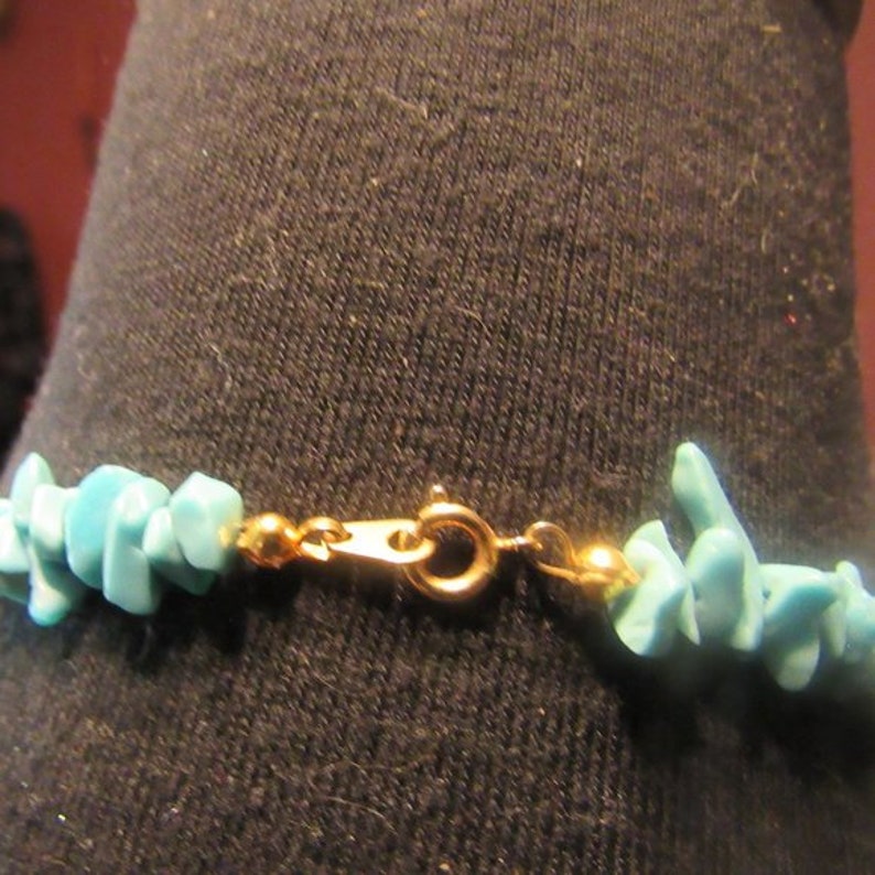Turquoise Puka Shell /& White Quartz Necklace