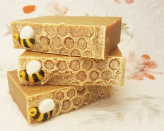 Queen Bee Honey Soap, Beeswax, Royal Jelly, Sensitive, Local Honey, Propolis, Honeycomb, Honey Fragrance, Bee Pollen, Body, Face, Condition