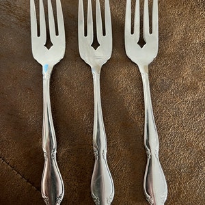 Oneida Chateau set of 3 FREE SHIP made in USA salad forks stainless flatware